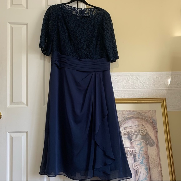 Navy Blue Formal Dress w/ Bead & Lace Detail Size 14 NWOT by Jade - Picture 4 of 15